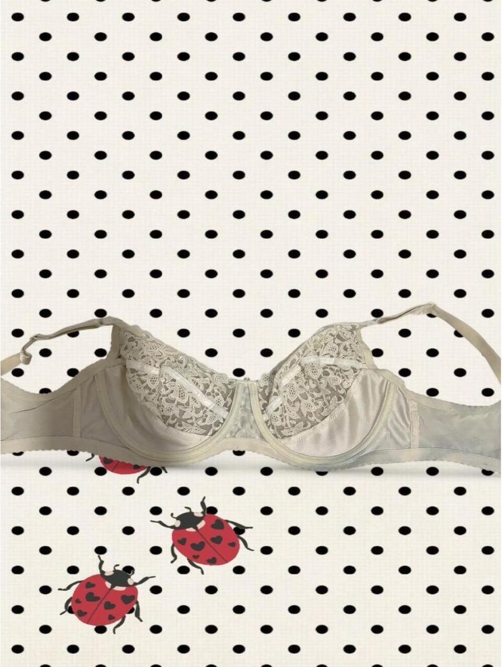 Victoria's Secret Women's White and Cream Bra